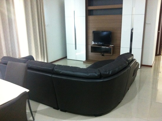 Furnished 2 BR <strong>condo near Krung Thon Buri</strong> BTS for rent, Villa Sathorn