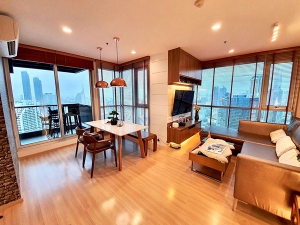 Rhythm Sathorn <strong>apartment condo for rent in Sathorn</strong>